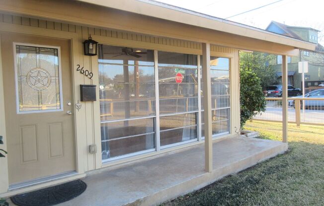 Adorable 2-bedroom/1-bath Duplex in Rosedale