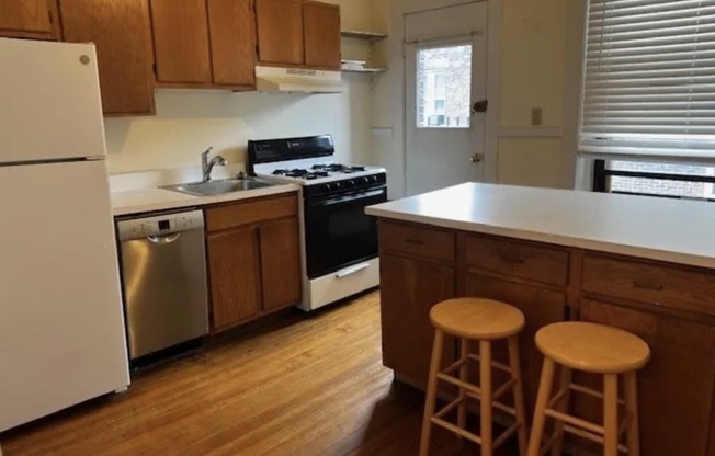 380 RIVERWAY
