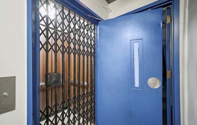 Studio, 1 bath, 381 sqft, $1,095, Unit 206