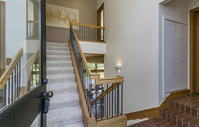 Arlington Heights Retreat! Breathtaking Views. Filled w/ Natural Light.