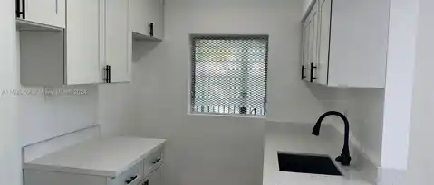 1936 NORMANDY DR