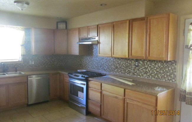 3 beds, 1.5 baths, $1,300