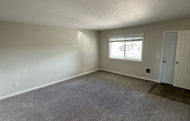 2 beds, 1 bath, 900 sqft, $1,125, Unit #5