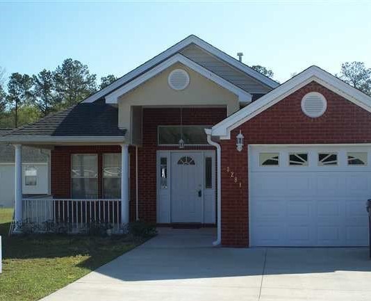 Great Home Located in the Woodbriar Community!