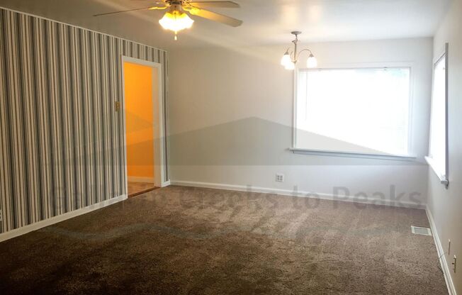 2BD/1BA Rustic Home Near Campus