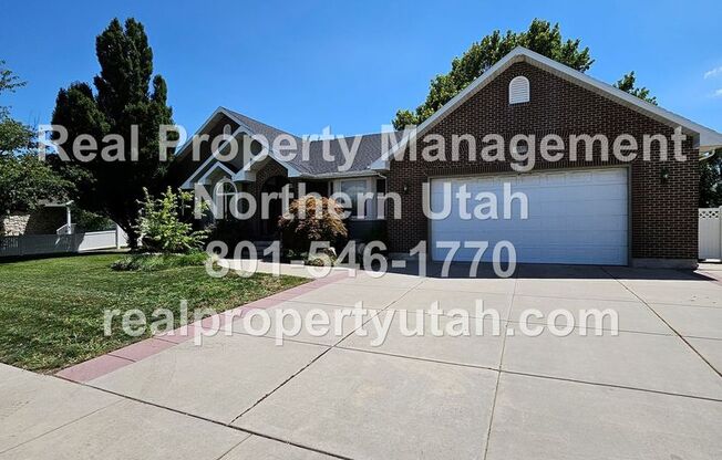 3 beds, 2.5 baths, $2,200