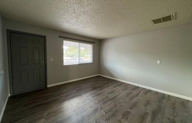 2 beds, 1 bath, 950 sqft, $1,275, Unit 15