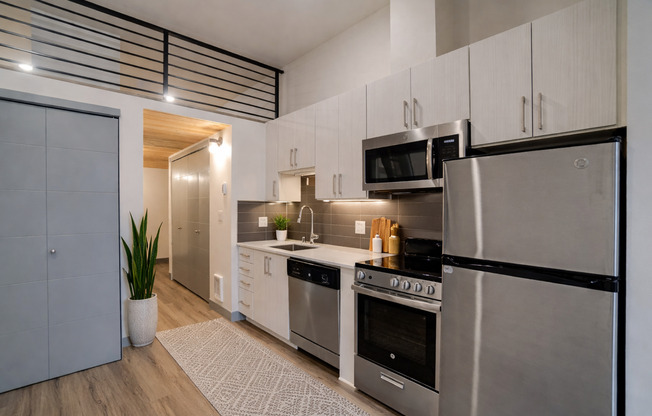 Studio, 1 bath, 430 sqft, $1,695, Unit 102