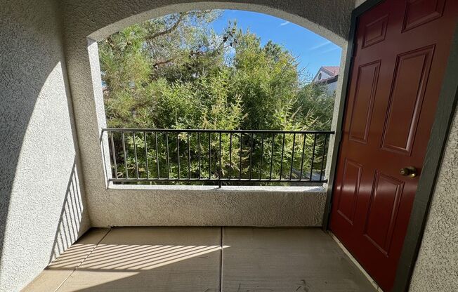 MUST SEE!! LOVELY 1 BEDROOM 1 BATHROOM 2ND STORY CONDO LOCATED IN A BEAUTIFUL GATED COMMUNITY