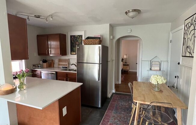 1 bed, 1 bath, 700 sqft, $975