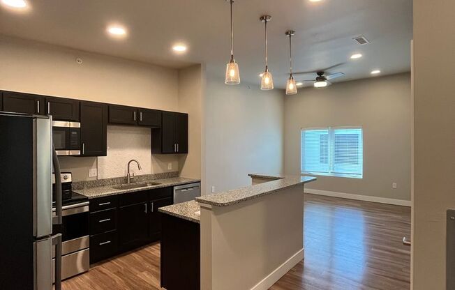 1 bed, 1 bath, 705 sqft, $1,400