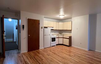 1 bed, 1 bath, $950, Unit D