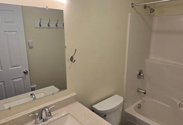1 bed, 1 bath, 750 sqft, $1,075, Unit 1877F