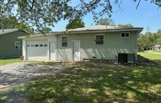 3 BEDROOM 1 BATH IN JOPLIN-$1200 RENT-$1200 DEPOSIT