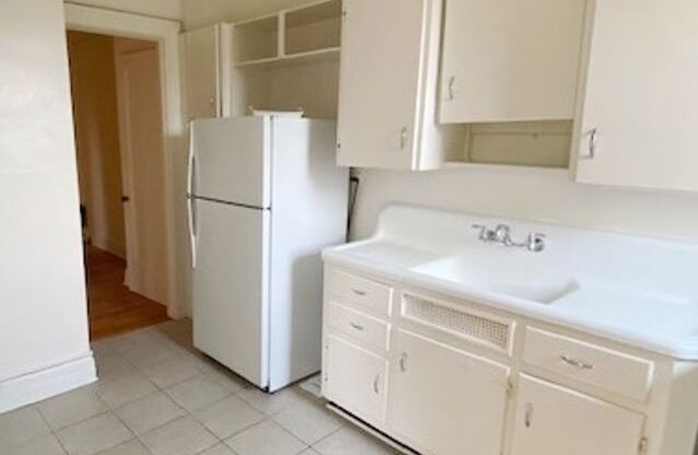 2 beds, 2 baths, 1,050 sqft, $2,050, Unit 406