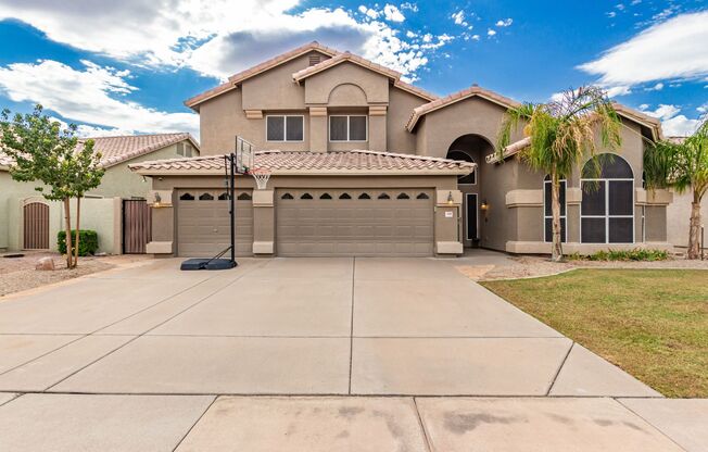 4 Bedroom 2.5 Bath w/3 Car Garage in Superstition Springs****$1000 off first months rent*****