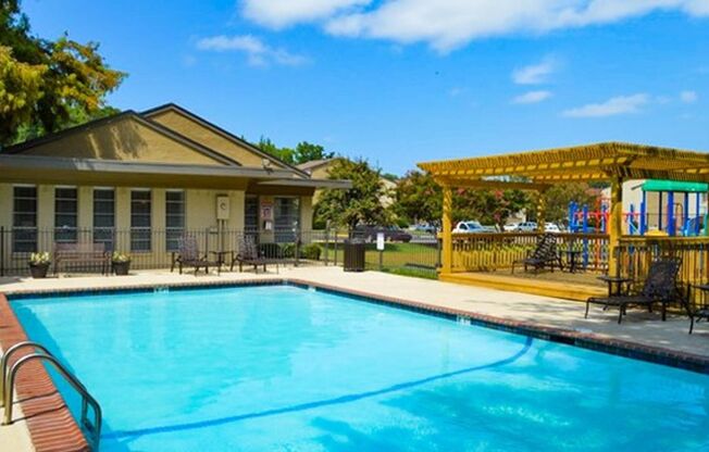 3 beds, 2 baths, 1,275 sqft, $1,375, Unit 2072