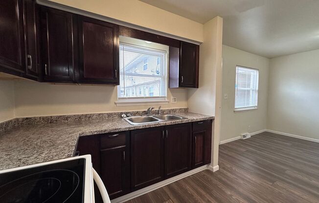 3 beds, 1.5 baths, 1,100 sqft, $1,295, Unit 7175