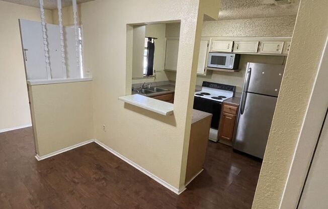 2 beds, 1 bath, $995, Unit Unit 4