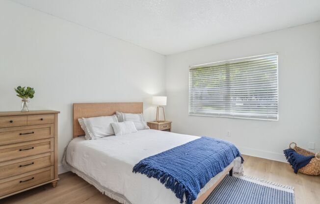 2 beds, 2 baths, 987 sqft, $1,595