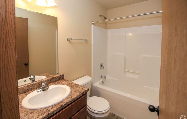 3 beds, 2.5 baths, 1,260 sqft, $1,640, Unit 6800-04