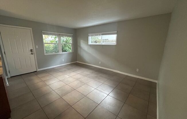 Fantastic 1/1 unit in central Sarasota, near 41 and beaches!