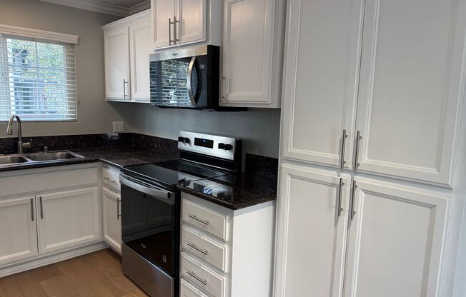2 beds, 1 bath, 850 sqft, $2,790, Unit 785G