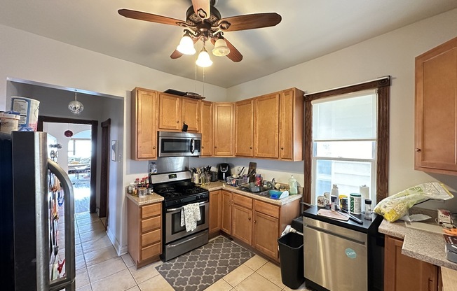 3530 532 N ELSTON