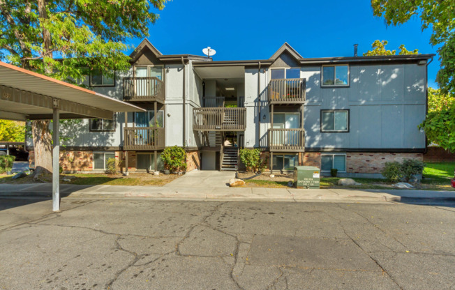 Beautiful Remodeled Condo in Great Location!