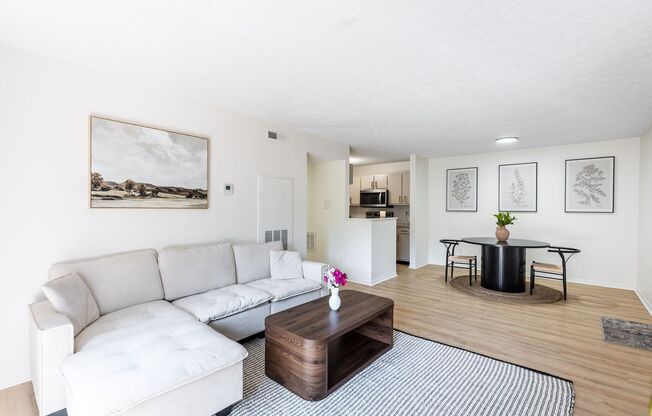 2 beds, 1 bath, 940 sqft, $1,375, Unit 05/01/8565