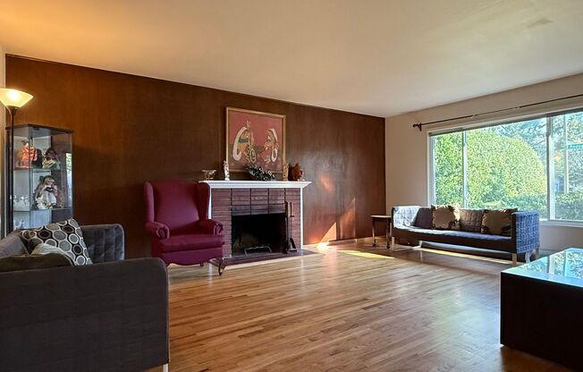 6BD/3BA – Spacious West San Jose home near schools, shops, and commute routes