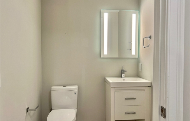 1 bed, 1.5 baths, 869 sqft, $3,750, Unit 401