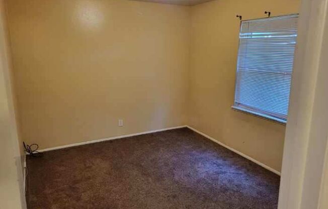 1 bed, 1 bath, 450 sqft, $800, Unit 820 Hot Springs Ave Apt B