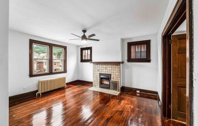 READY FOR MID-MAY!! FULLY RENOVATED 1 -BEDROOM IN CRAFTON!