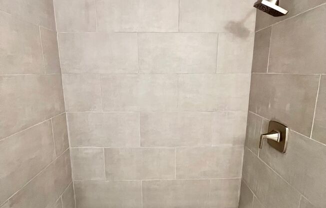 2 beds, 1 bath, $1,515, Unit 451 Frizzell Avenue Unit D R