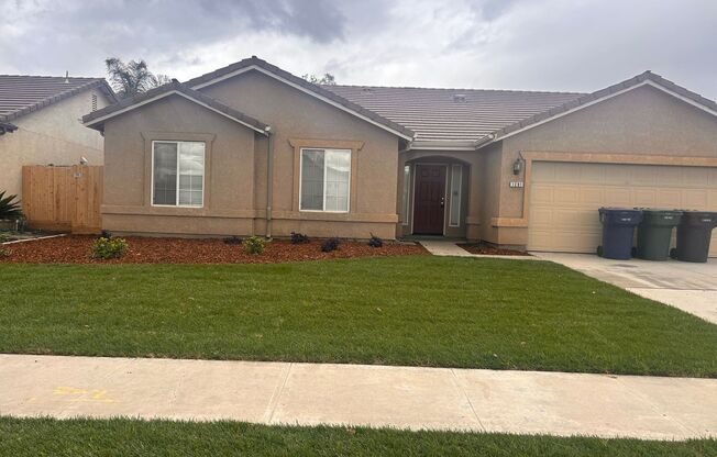 Great home for rent in Tulare!