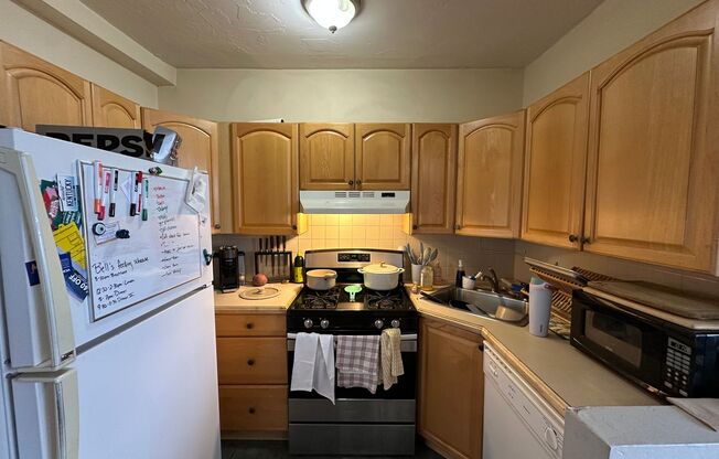 2 beds, 1 bath, $2,700, Unit 29