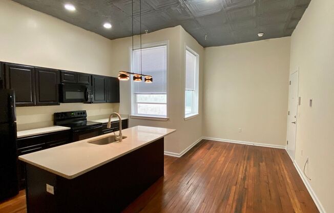 Studio, 1 bath, 653 sqft, $999, Unit 409 Unit 203