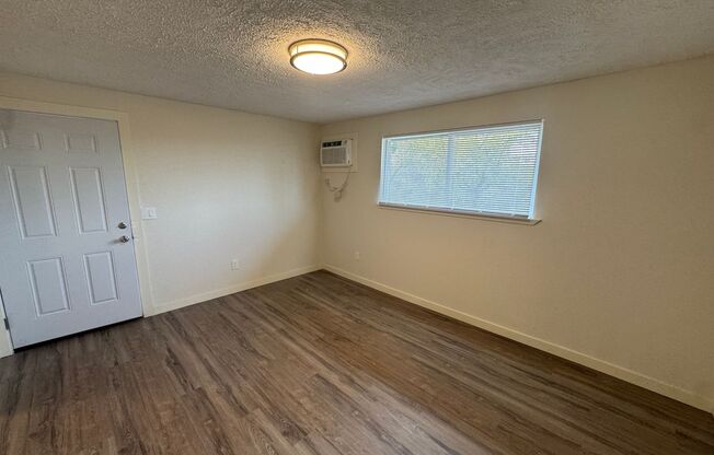 1 bed, 1 bath, $870, Unit Unit 5