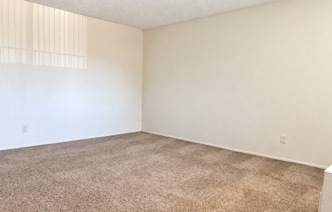 2 beds, 1 bath, 925 sqft, $2,100, Unit 430-J