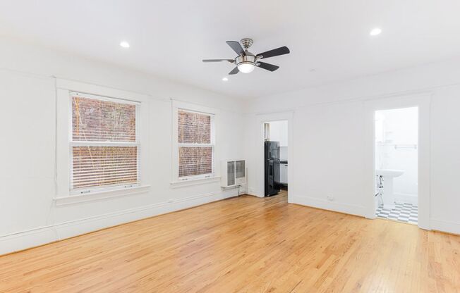 Studio, 1 bath, 440 sqft, $1,000, Unit 7
