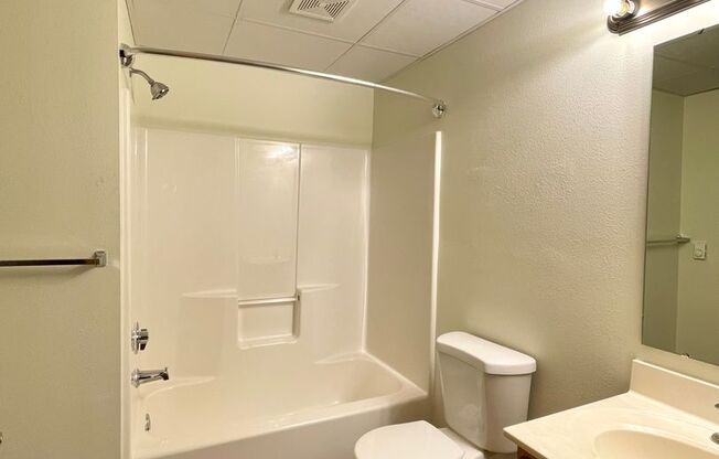 3 beds, 2 baths, 1,360 sqft, $2,800, Unit 307