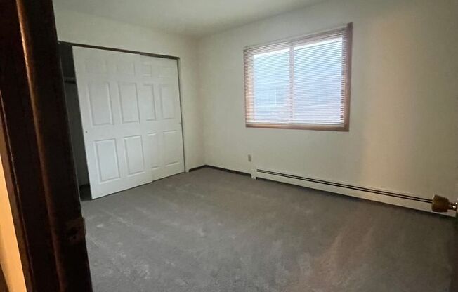 2 beds, 1 bath, $1,125, Unit 646 Unit 103