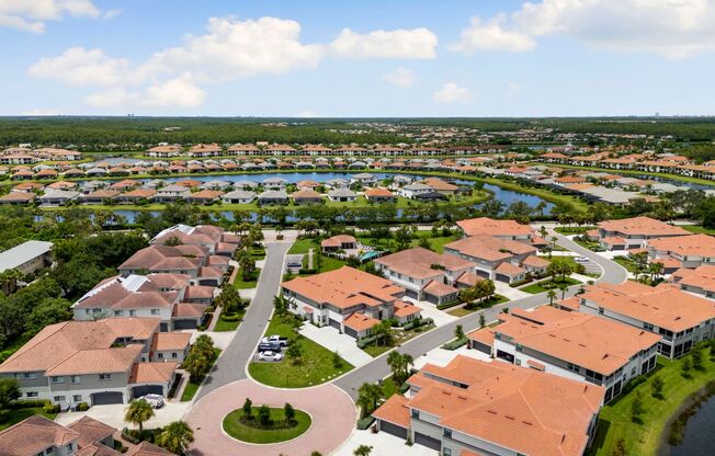 3 beds, 2 baths, $2,950, Unit #201