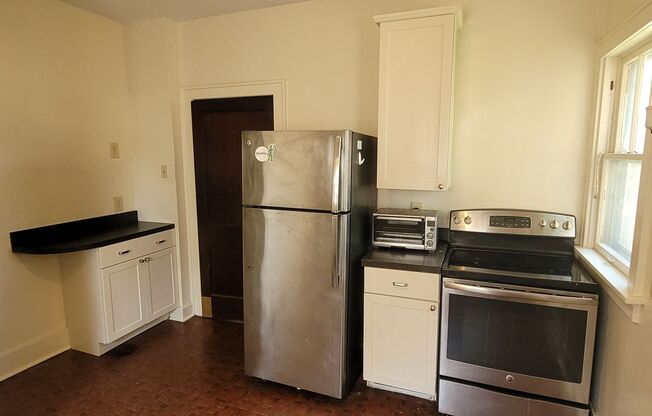 3 beds, 1 bath, $1,500