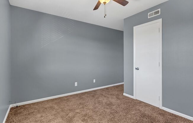 3 beds, 2.5 baths, 1,370 sqft, $1,015, Unit B-3