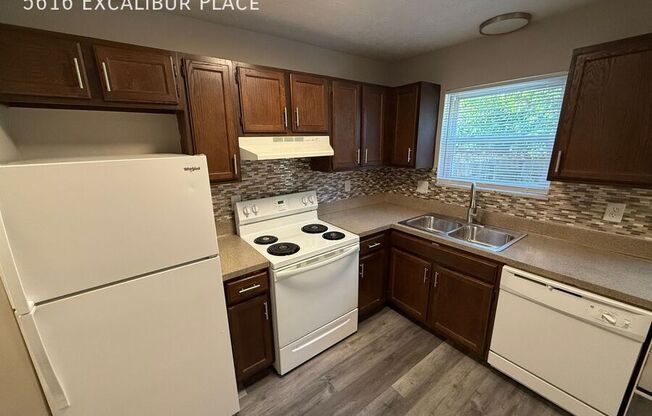 5616 EXCALIBUR PL