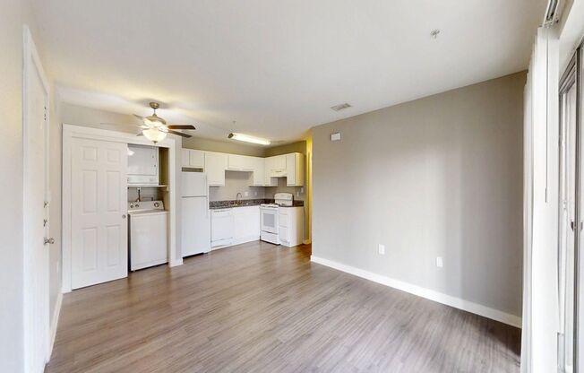 2 beds, 1 bath, 745 sqft, $1,100