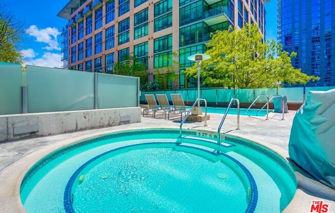 1 bed, 1 bath, 800 sqft, $2,550, Unit 819