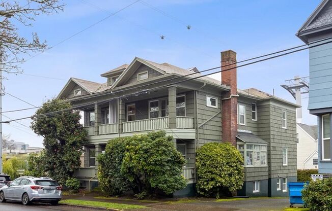 3324-3338 S Kelly Ave